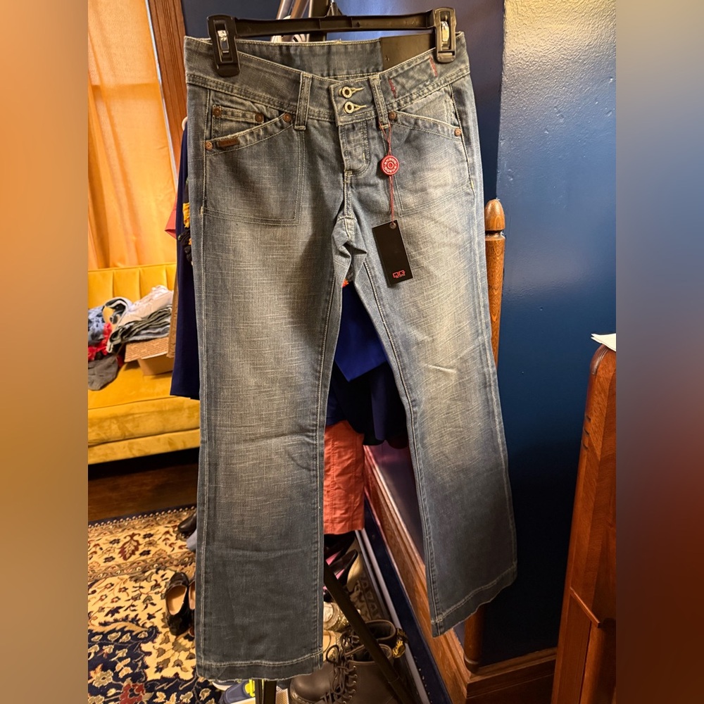 ✨ RESTOCK ✨ Y2K dead stock Q gene jeans